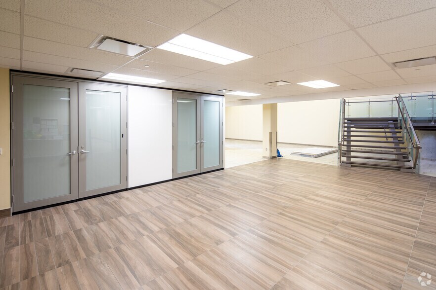 More Photos Of 600 Weber St N, Waterloo Office For Lease