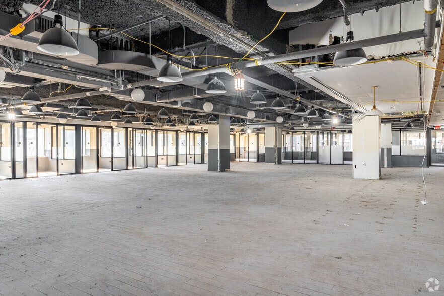 More Photos Of 195 Montague St, Brooklyn Office For Lease