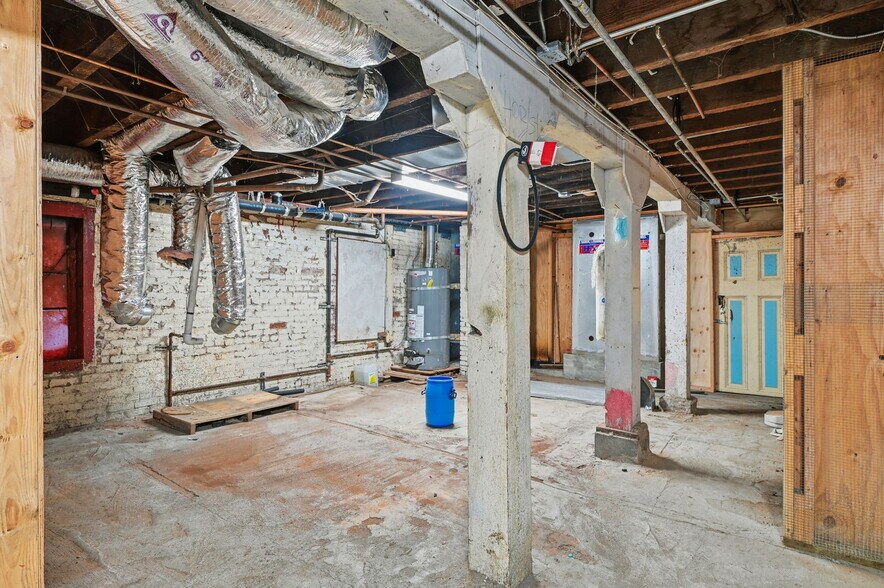 More Photos Of 1037 Valencia St, San Francisco General Retail For Lease