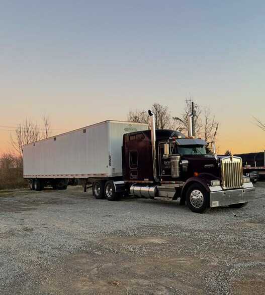 More Photos Of 801 Columbia Hwy, Greensburg Flex For Sale