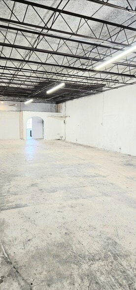 More Photos Of 5140-5212 NE 12th Ave, Oakland Park Warehouse For Lease