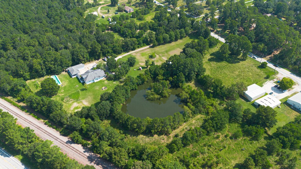 More Photos Of 38011 Spur 149 Rd, Magnolia Office Residential For Sale