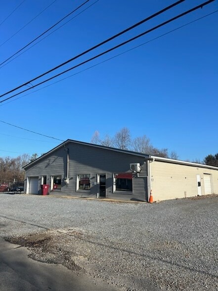 Primary Photo Of 160 Lynn Rd, Johnson City Manufacturing For Sale