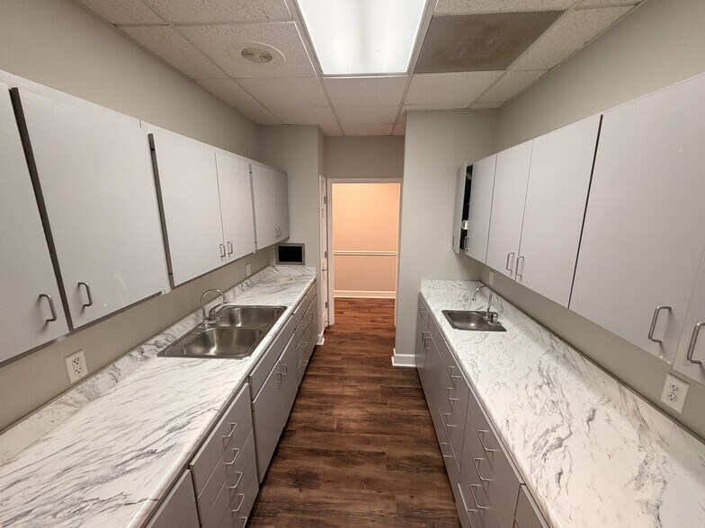 More Photos Of 2632 Mitcham Dr, Tallahassee Medical For Lease