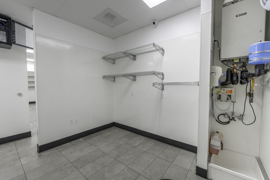 More Photos Of 12274 Palmdale Rd, Victorville Storefront For Lease