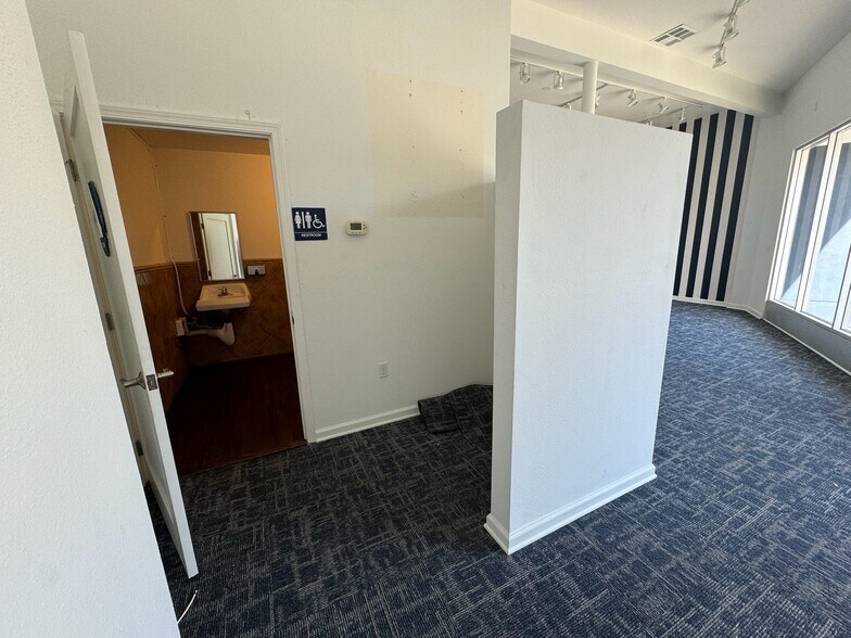 More Photos Of 1000-1010 Torrey Pines Rd, La Jolla Storefront For Lease