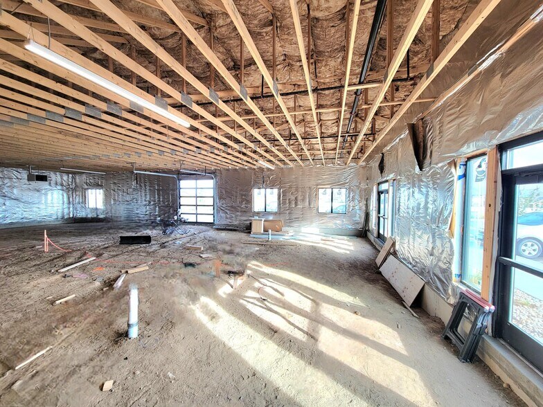 More Photos Of 2116 Picture Point Drive Dr, Windsor Storefront Retail Office For Lease