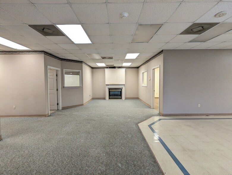 More Photos Of 6095 College St, Beaumont Office For Sale