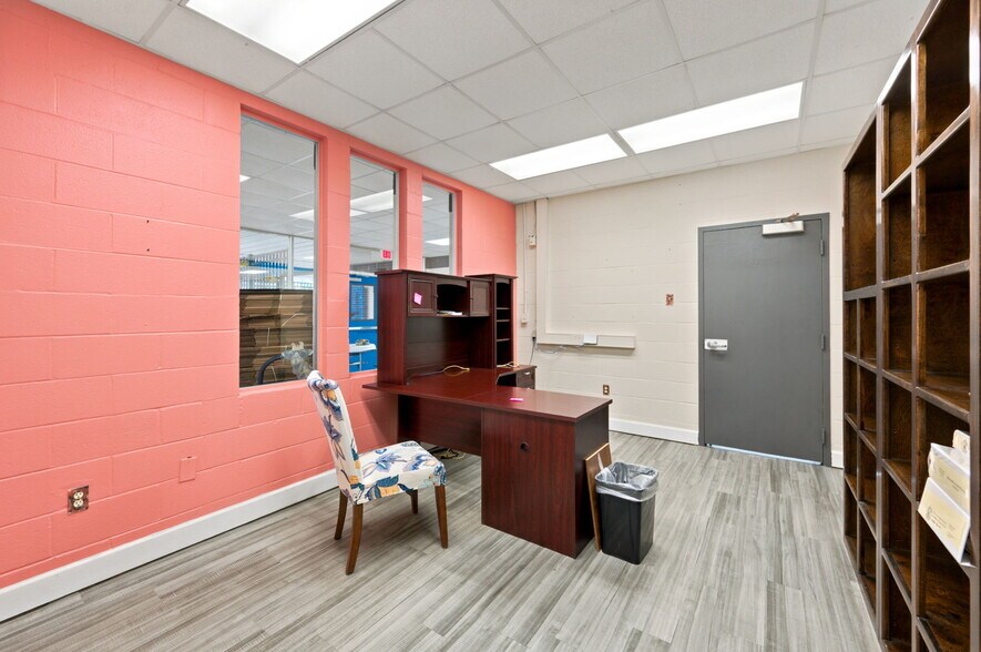 More Photos Of 320 E Miracle Strip Pky, Mary Esther General Retail For Sale