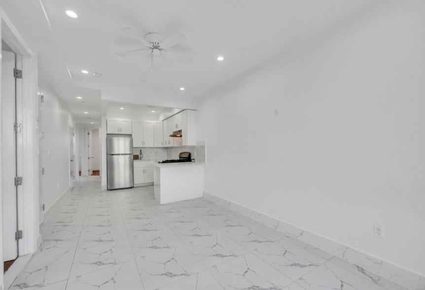 More Photos Of 12511 101st Ave, South Richmond Hill Apartments For Sale