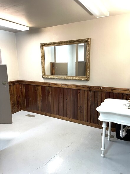 More Photos Of 1215 S River Rd, Saginaw Specialty For Sale