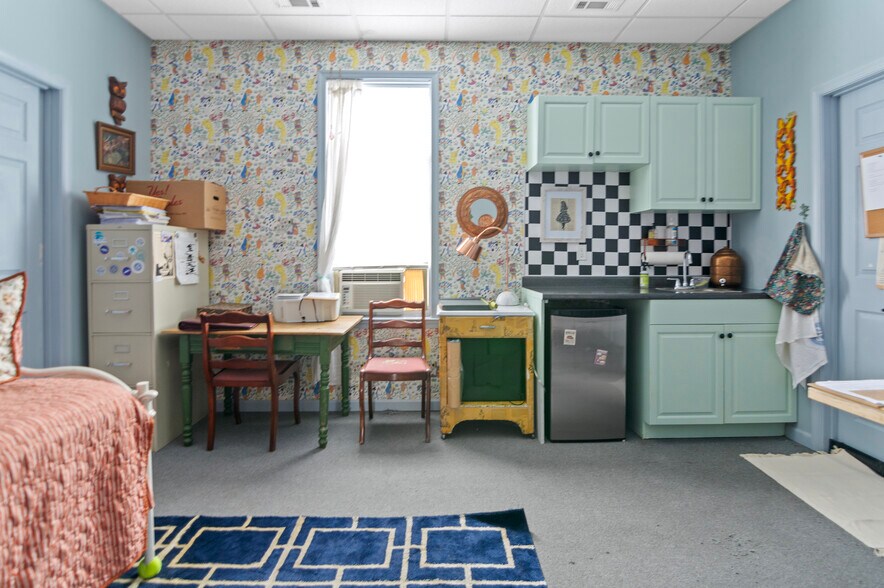 More Photos Of 5500 Harford Rd, Baltimore Freestanding For Sale