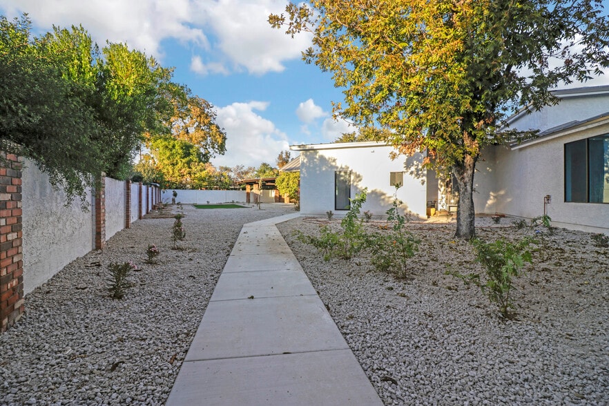 More Photos Of MID CENTURY MODERN FLAGSHIP RAL, Phoenix Healthcare For Sale