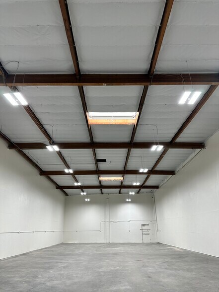 Primary Photo Of 16001 S San Pedro St, Gardena Warehouse For Lease