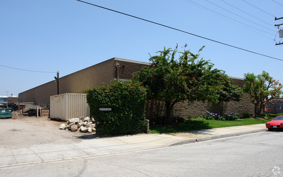 More Photos Of 15832 S Broadway St, Gardena Warehouse For Lease