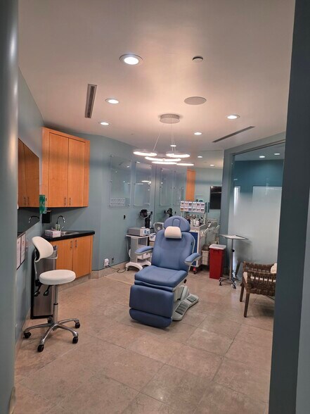More Photos Of 2121 E Coast Hwy, Newport Beach Medical For Lease