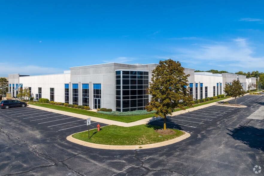 Primary Photo Of W233N2095 Ridgeview Pky, Waukesha Warehouse For Lease