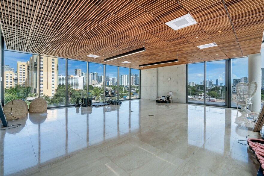 More Photos Of 528 NW 7th Ave, Miami Office For Sale