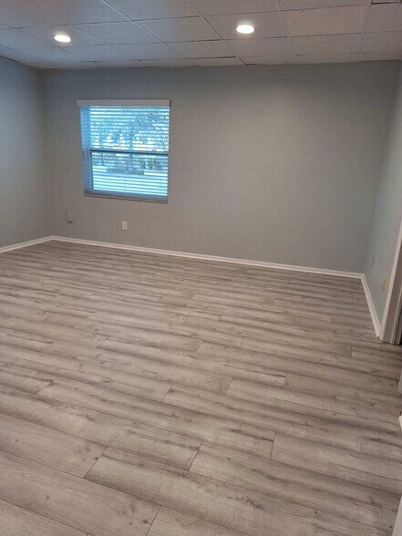 More Photos Of 100 Larchwood Dr, Largo Medical For Lease