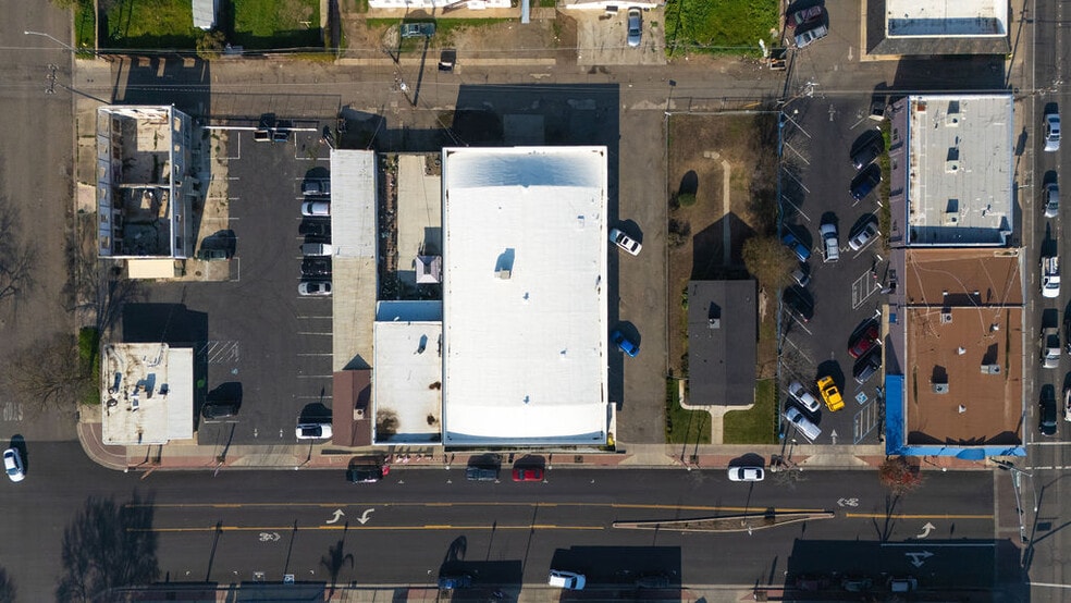 More Photos Of 35 W Main St, Merced Storefront For Sale