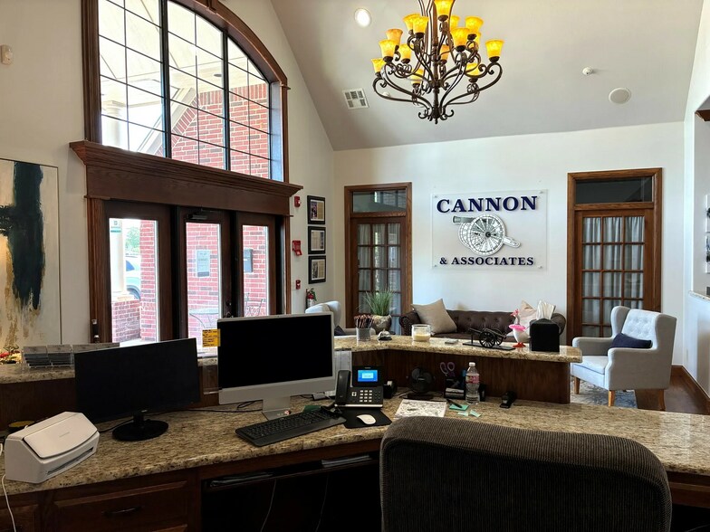 More Photos Of 1425 S Fretz Ave, Edmond Office For Sale