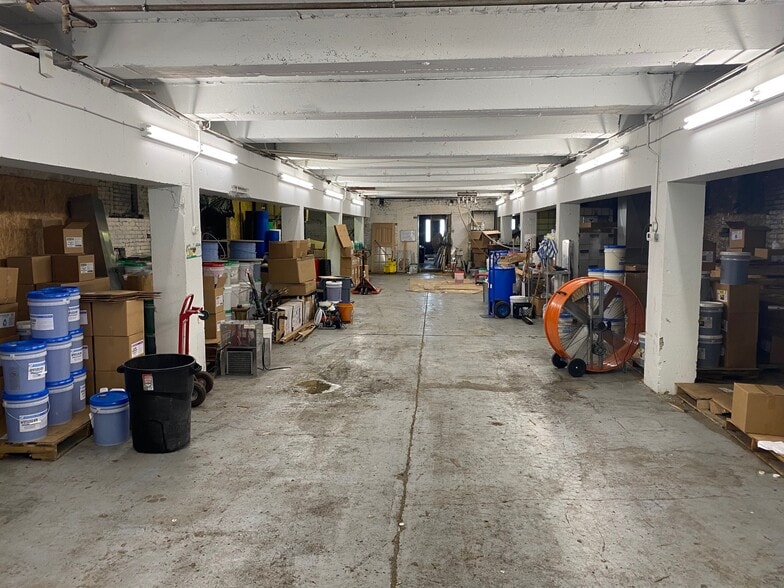 More Photos Of 2021 Tustin St, Pittsburgh Warehouse For Lease
