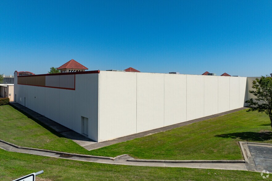 More Photos Of 3939 S Interstate 35 S, San Marcos Unknown For Lease