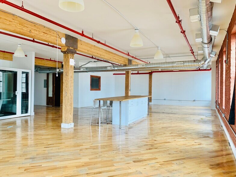 More Photos Of 247 Water St, Brooklyn Manufacturing For Lease