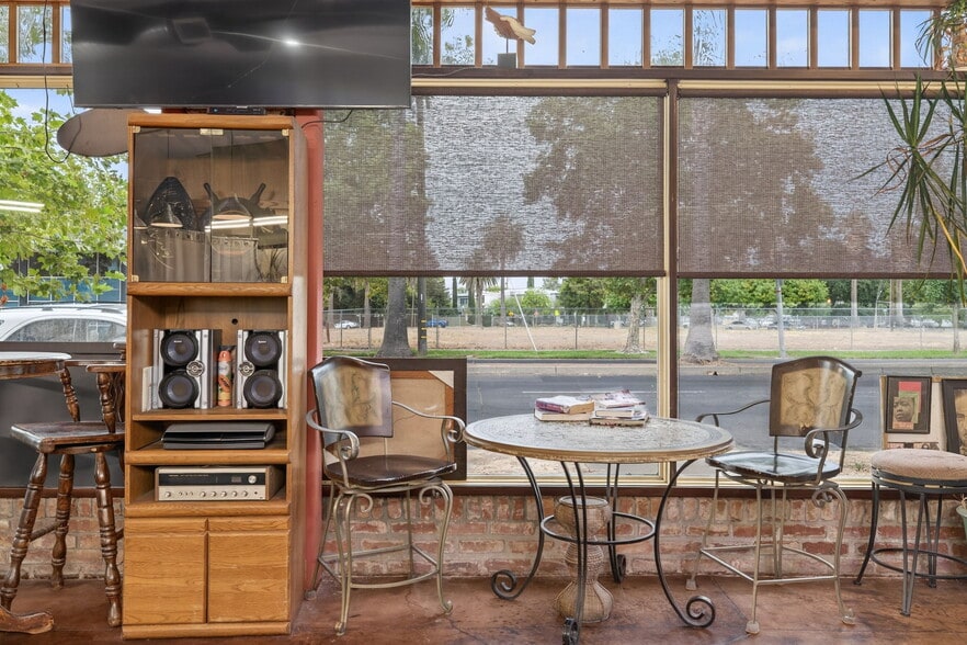 More Photos Of 3300 Broadway St, Sacramento Storefront Retail Office For Lease