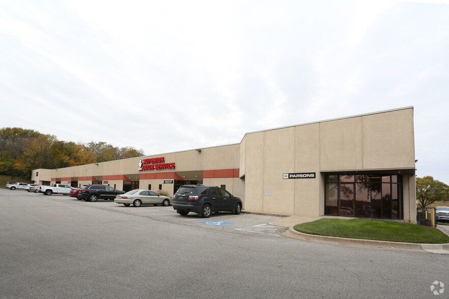 More Photos Of 104-116 Greystone Ave, Kansas City Warehouse For Lease