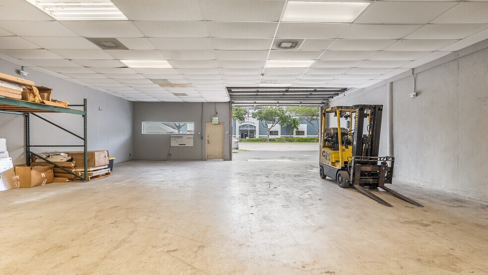 More Photos Of 1501 NW 1st Ct, Boca Raton Light Distribution For Lease
