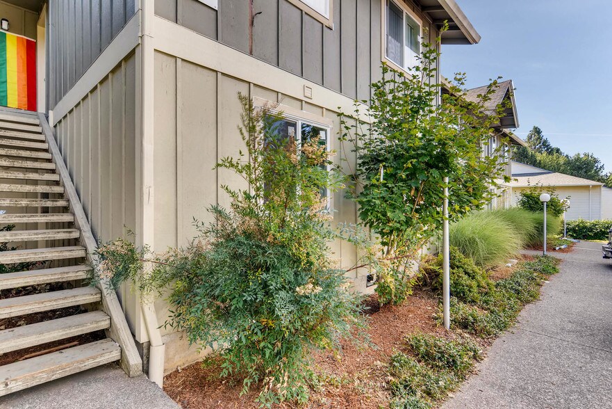 More Photos Of 2628 NE Red Sunset Dr, Gresham Apartments For Sale