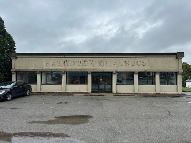 More Photos Of 1236 E Washington St, New Castle Showroom For Sale