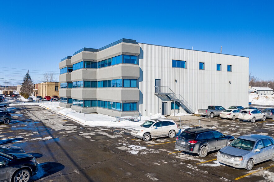 More Photos Of 2285 Av Francis-Hughes, Laval Flex For Lease