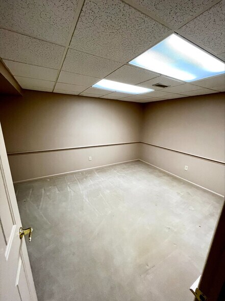 More Photos Of 431-433 Windsor Park Dr, Dayton Office For Lease