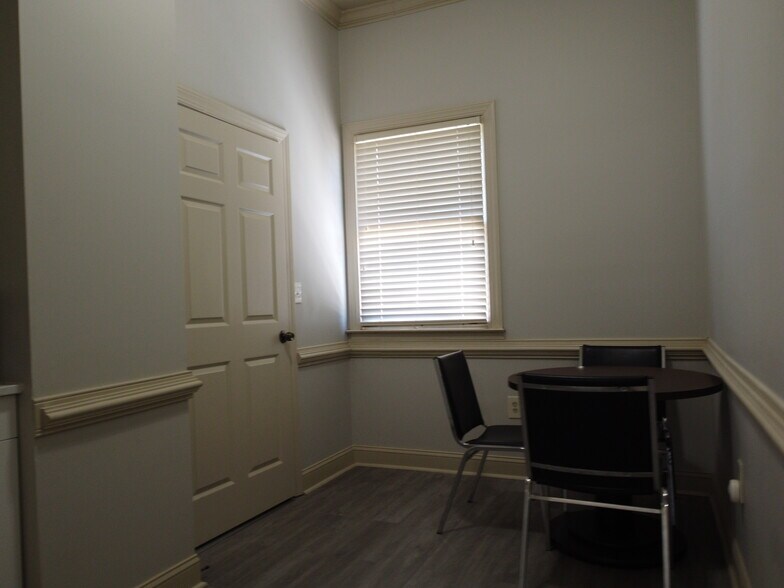 More Photos Of 861 Commerce Dr SW, Conyers Office Residential For Lease