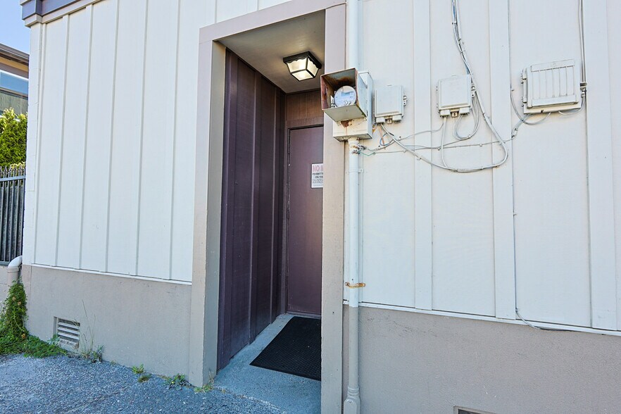 More Photos Of 702 Newmark St, Coos Bay Bar For Sale