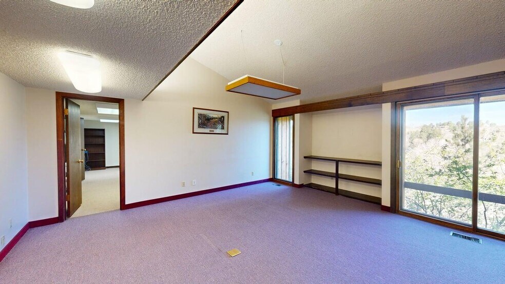 More Photos Of 11 E Airport Rd, Billings Office For Lease
