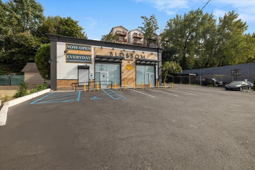 More Photos Of 746-748 Tonnele Ave, Jersey City Storefront Retail Office For Lease