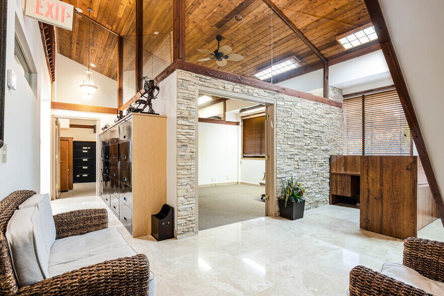 More Photos Of 5499 N Federal Hwy, Boca Raton Office For Sale