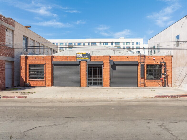 Primary Photo Of 1145 Seward St, Los Angeles Showroom For Lease