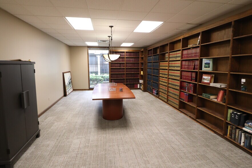 More Photos Of 2417 E Skelly Dr, Tulsa Office For Sale