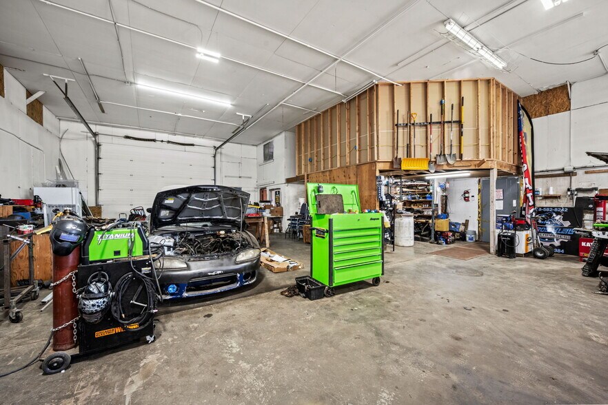 More Photos Of 9719 W F St, Worley Manufacturing For Sale
