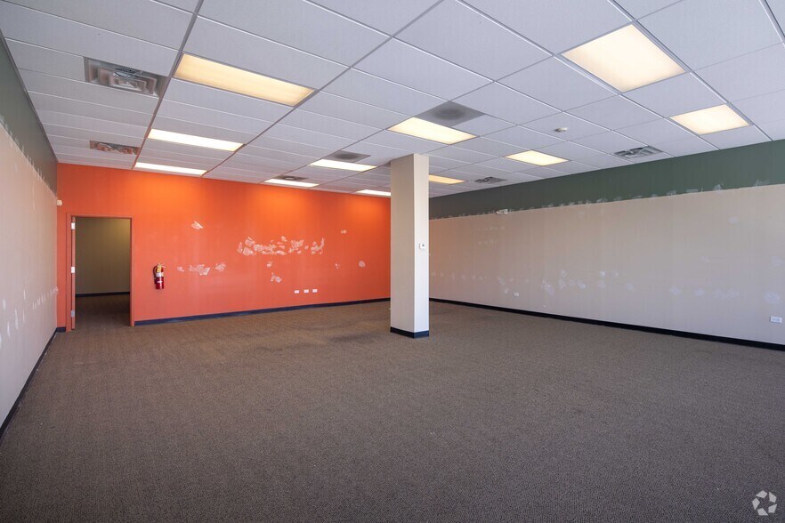 More Photos Of 29 Crystal Lake Plz, Crystal Lake Unknown For Lease