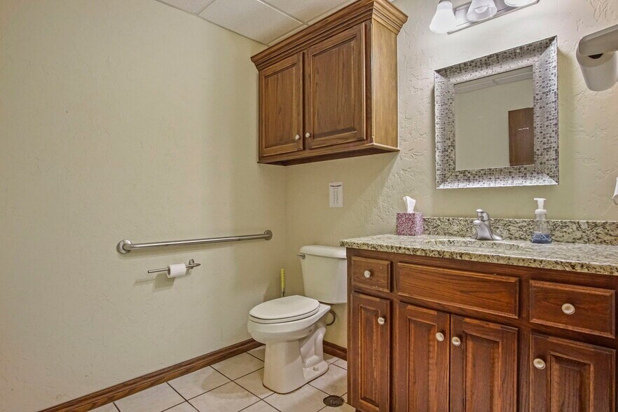 More Photos Of 1006 24th Ave NW, Norman Office For Sale