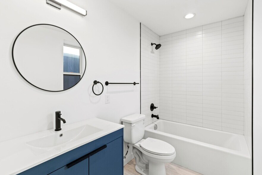 More Photos Of 724-726 S 4th St, Philadelphia General Retail For Sale