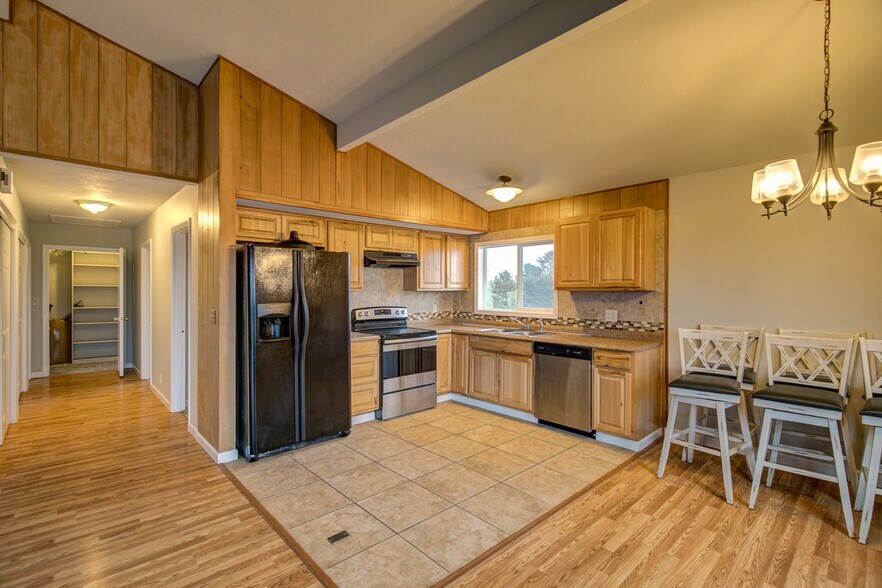 More Photos Of 798 Ocean Shores Blvd NW, Ocean Shores Bar For Sale