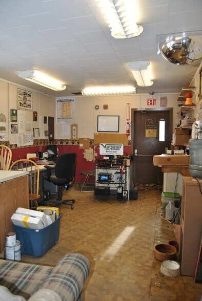 More Photos Of 86 Holland Rd, Brimfield Auto Repair For Sale