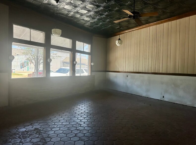 More Photos Of 204-208 Belleville Ave, Brewton Restaurant For Sale