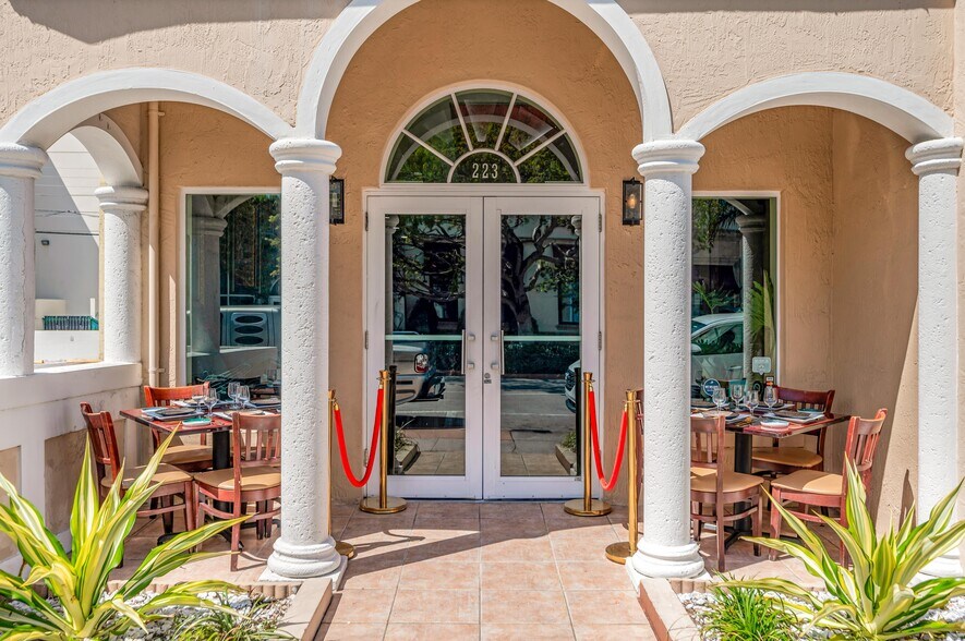 More Photos Of 223 Valencia Ave, Coral Gables Restaurant For Lease